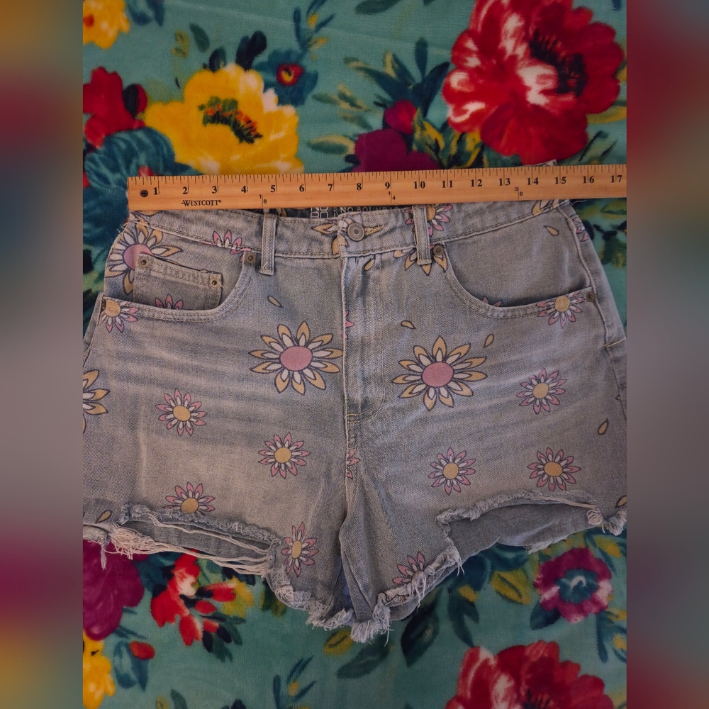 Junior's High Rise Sunflower Jean Shorts